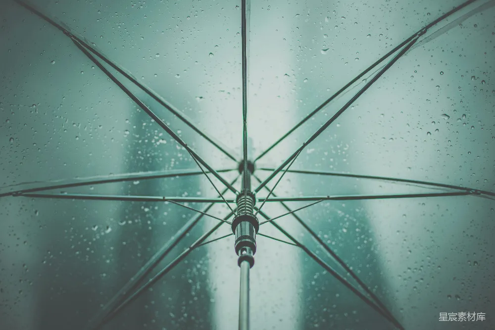 高清摄影 灰色伞上沾着雨滴