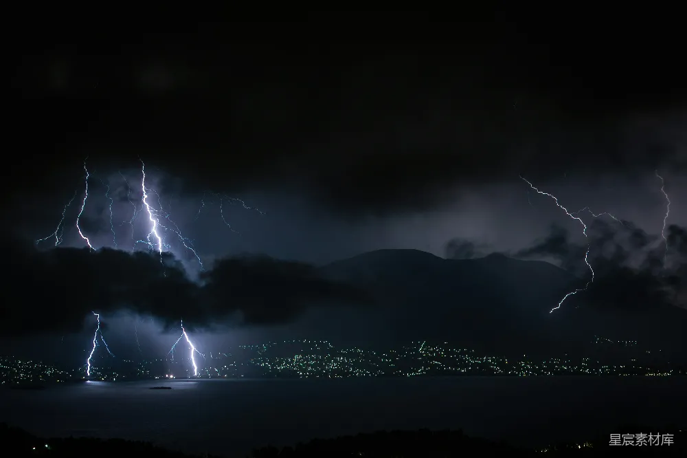高清摄影 夜间山中遭遇雷击