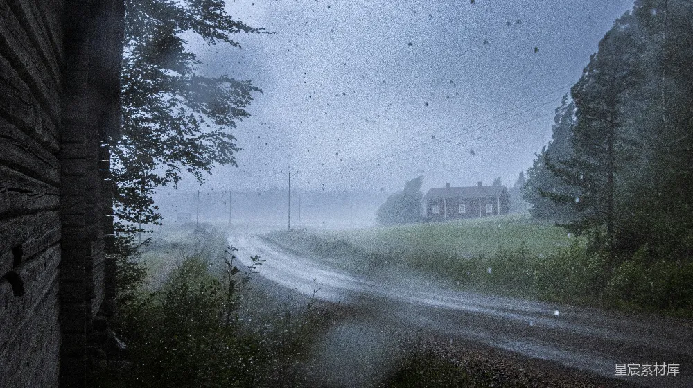 高清摄影 雨天中一条路上的一座房子