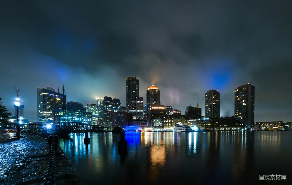 高清摄影 夜晚城市 skyline 的水中倒影闪烁着灯光