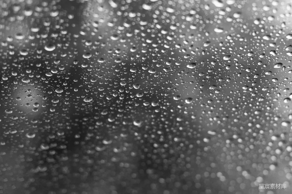 高清摄影 黑白照片上的雨滴落在玻璃窗上