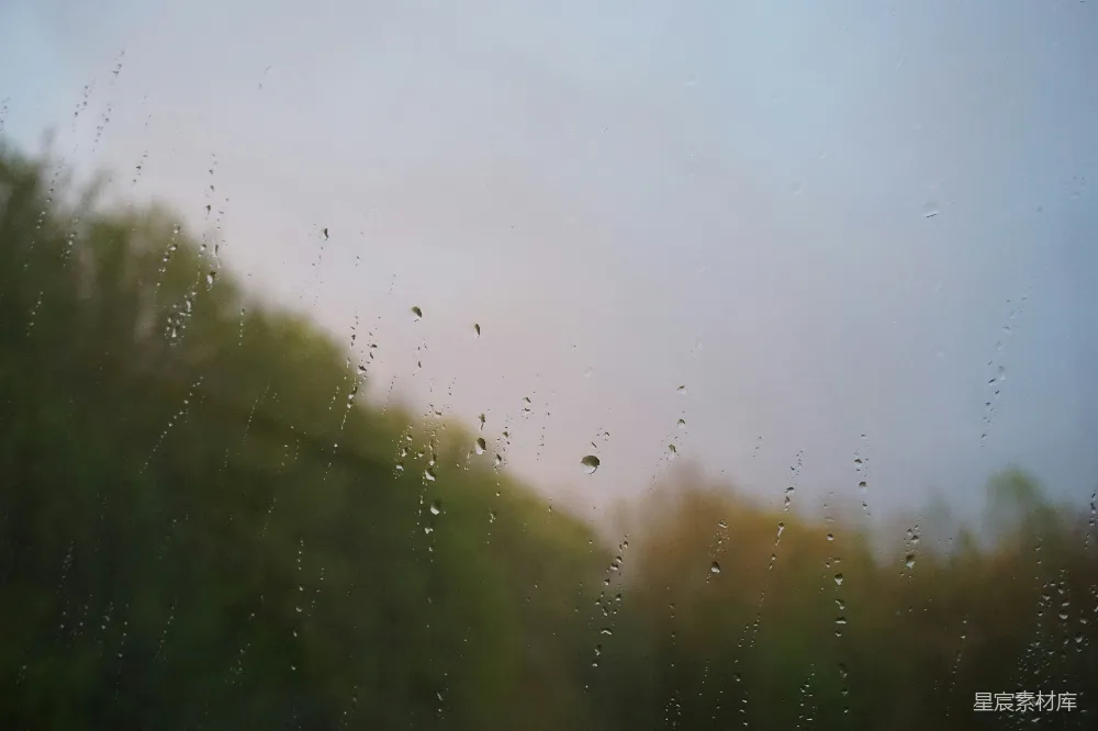 高清摄影 玻璃窗上的雨滴