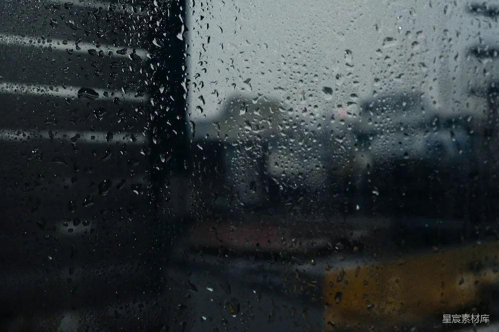 高清摄影 窗户上挂着雨珠