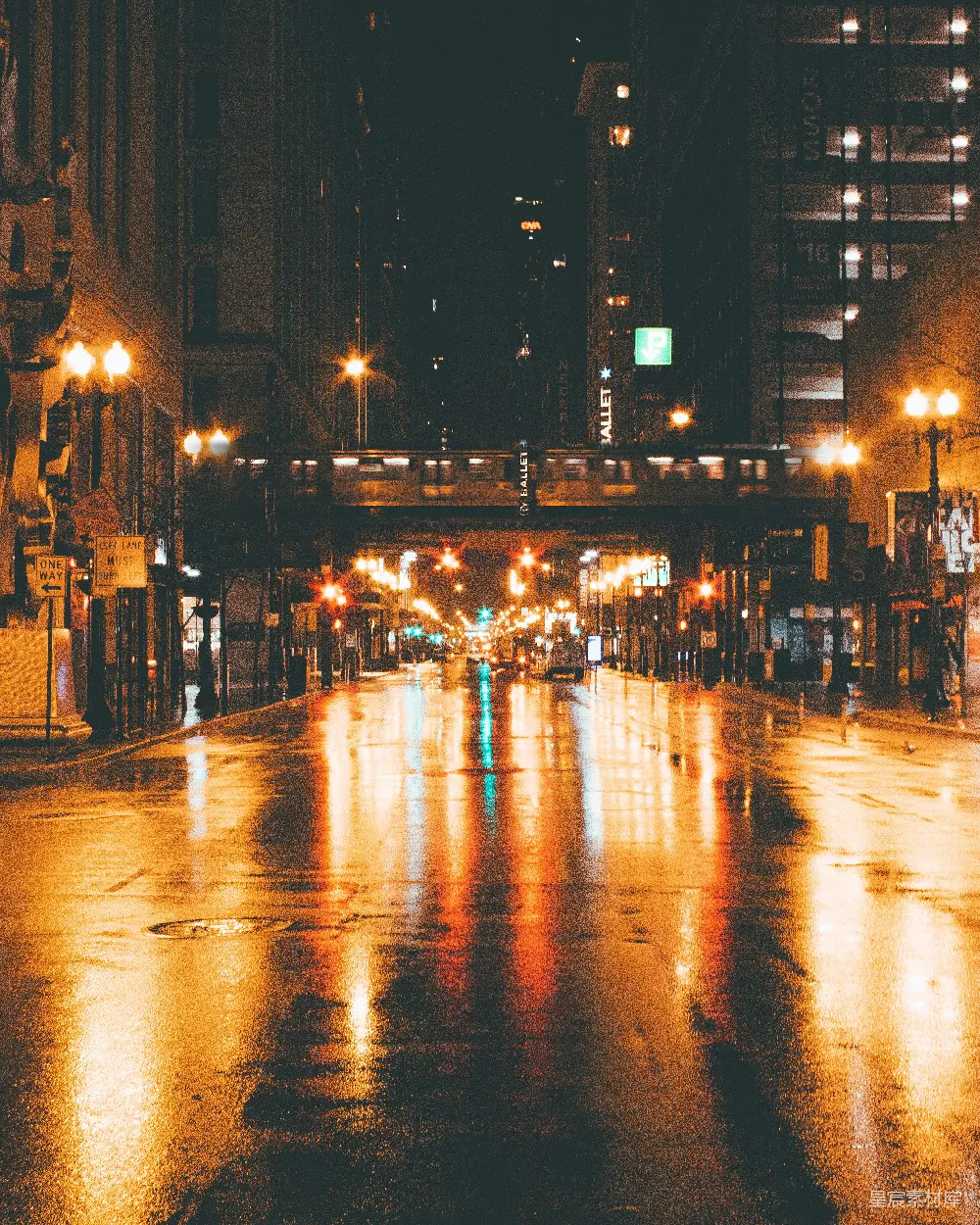 高清摄影 建筑物间的夜晚灰色混凝土路