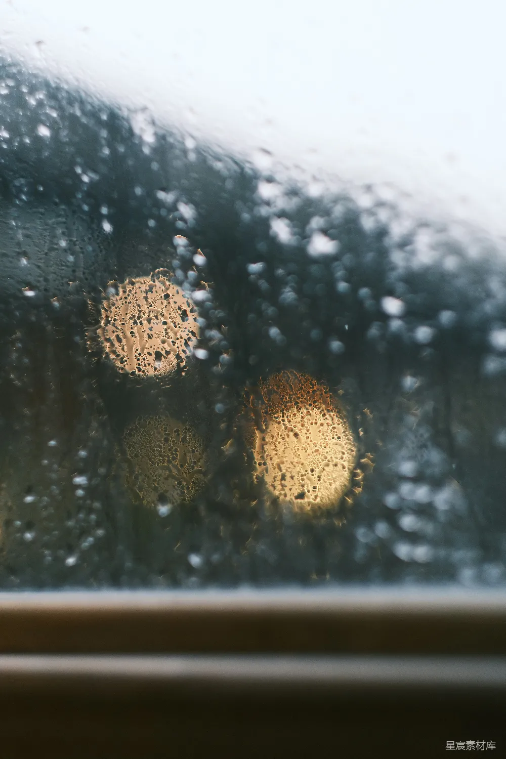 高清摄影 玻璃窗上的雨滴