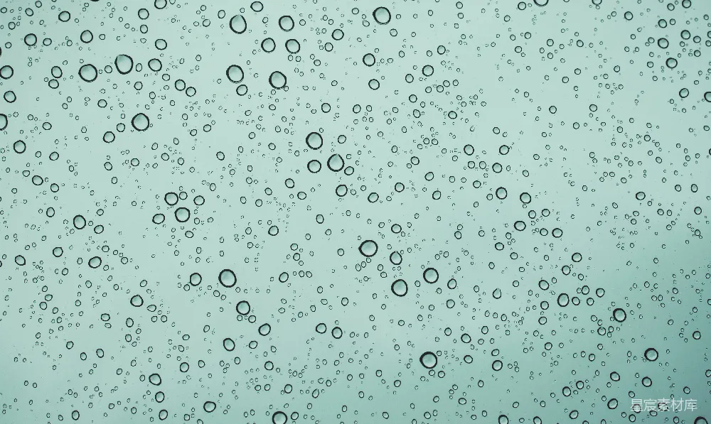 高清摄影 背景是蓝天的窗户上滴落着雨drops