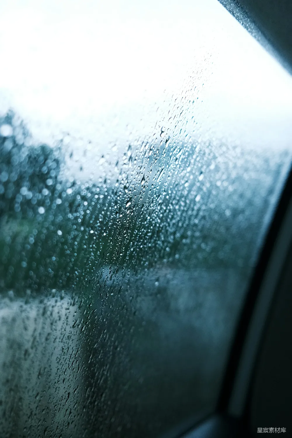 高清摄影 窗上有雨滴