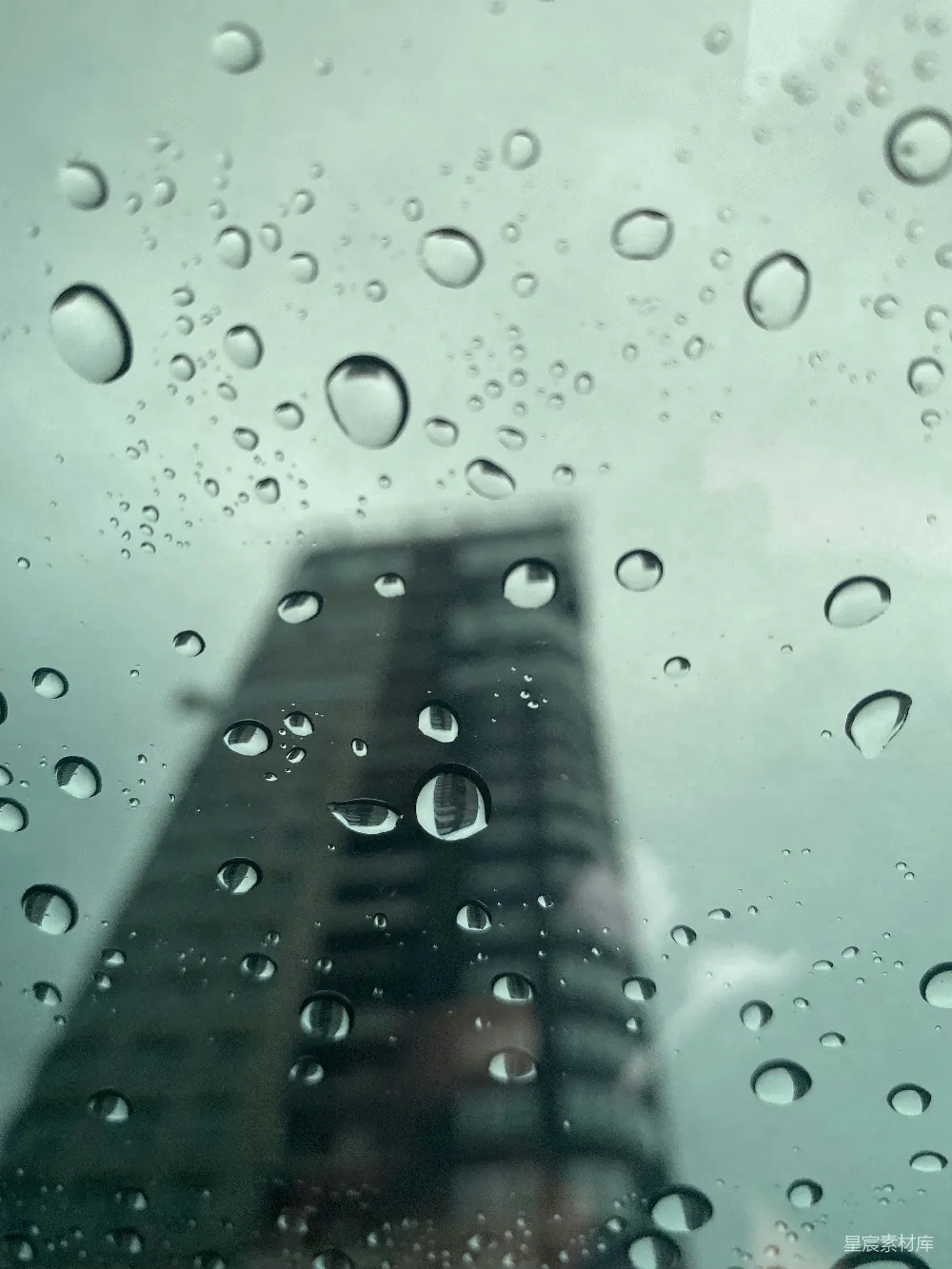 高清摄影 窗户上的雨滴