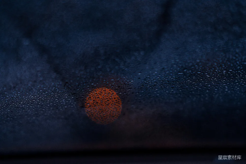 高清摄影 窗户上的雨滴特写