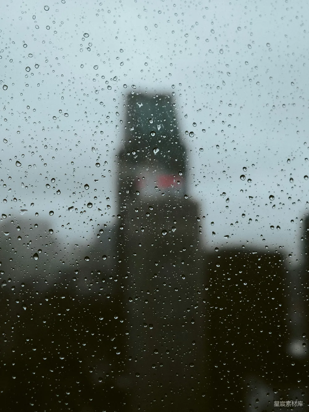 高清摄影 玻璃窗上的雨滴