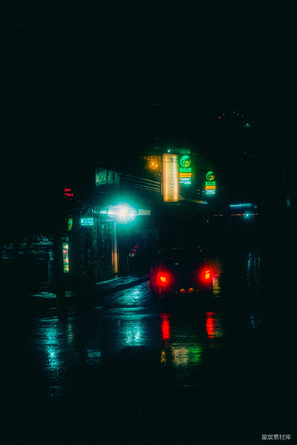 高清摄影 夜晚的城市街道及其街灯