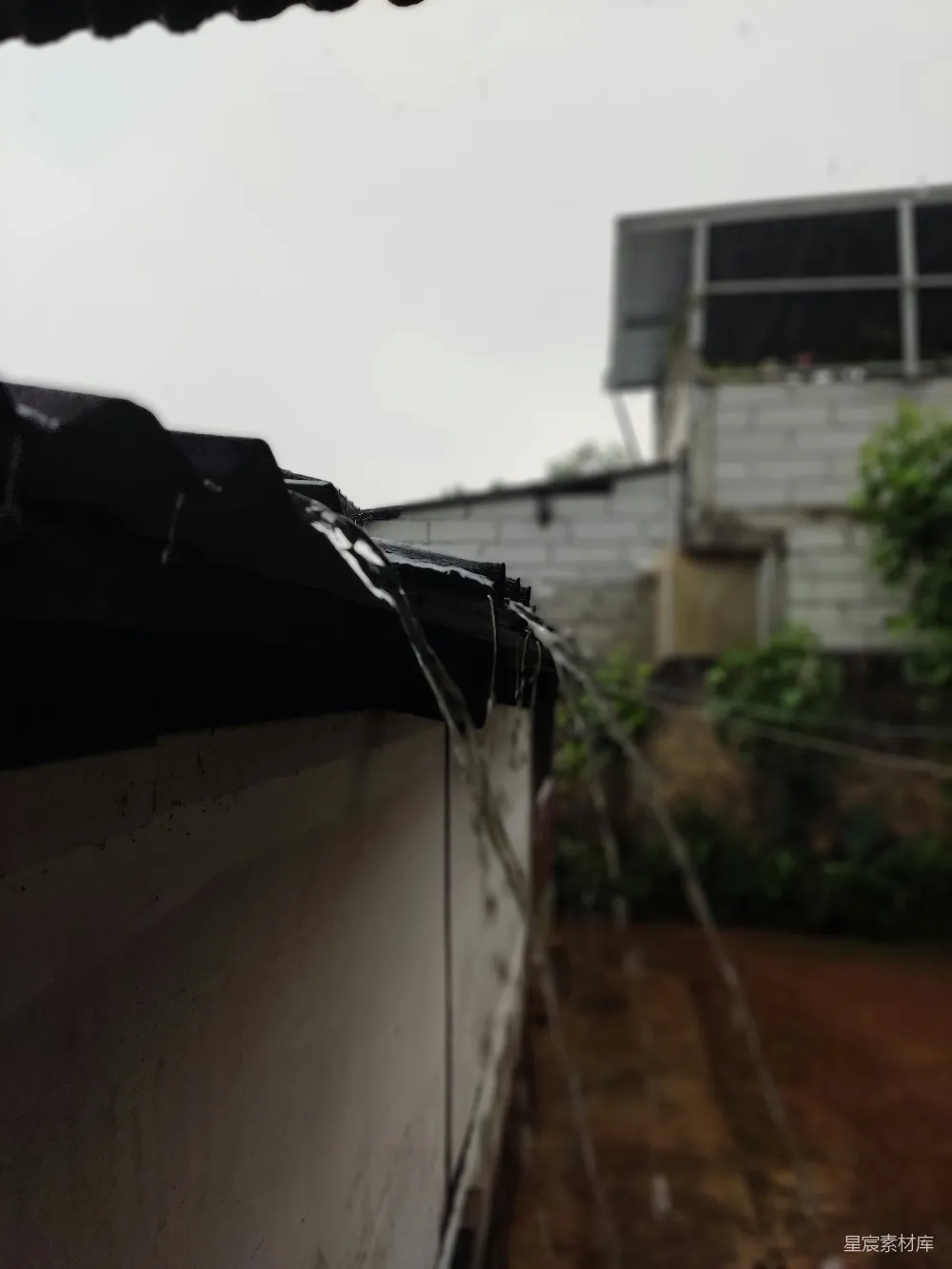 高清摄影 围墙后面的一幢建筑的景象