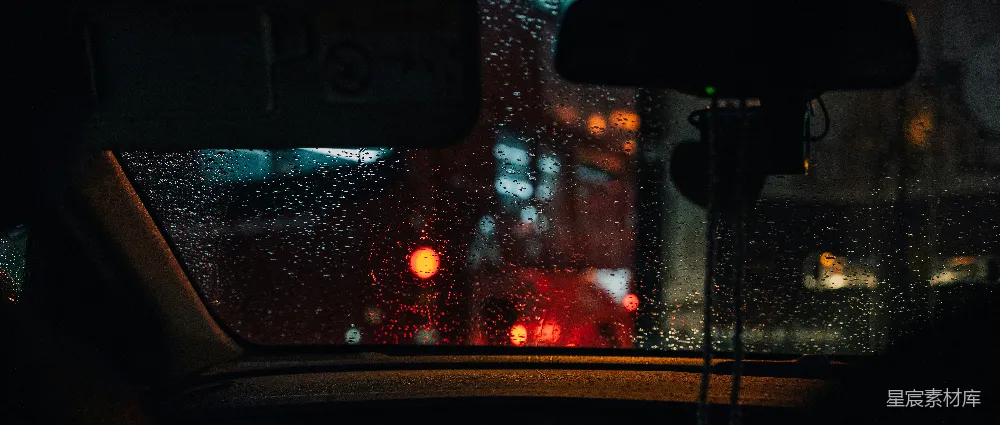 高清摄影 从车窗看下的雨中街道的一瞥