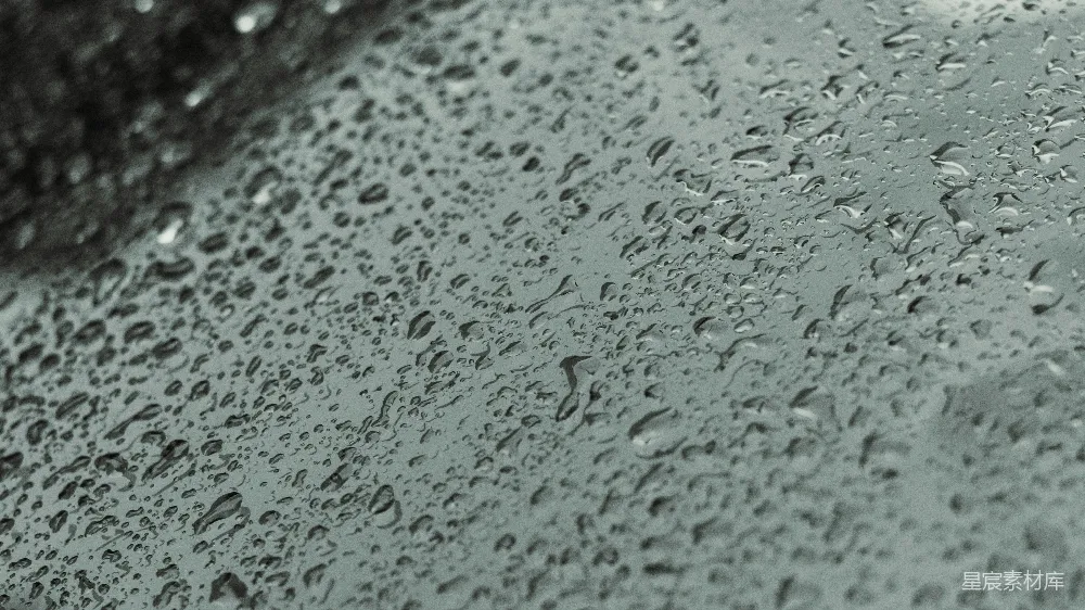 高清摄影 黑白照片上的雨滴 on 窗户