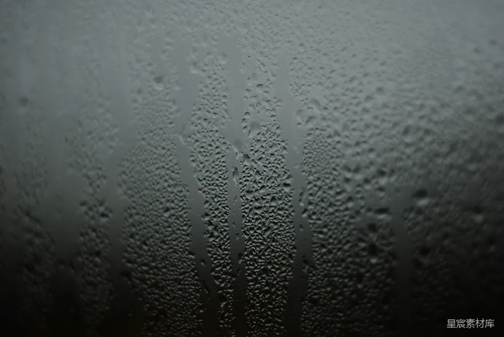 高清摄影 玻璃表面上滴水的暗背景