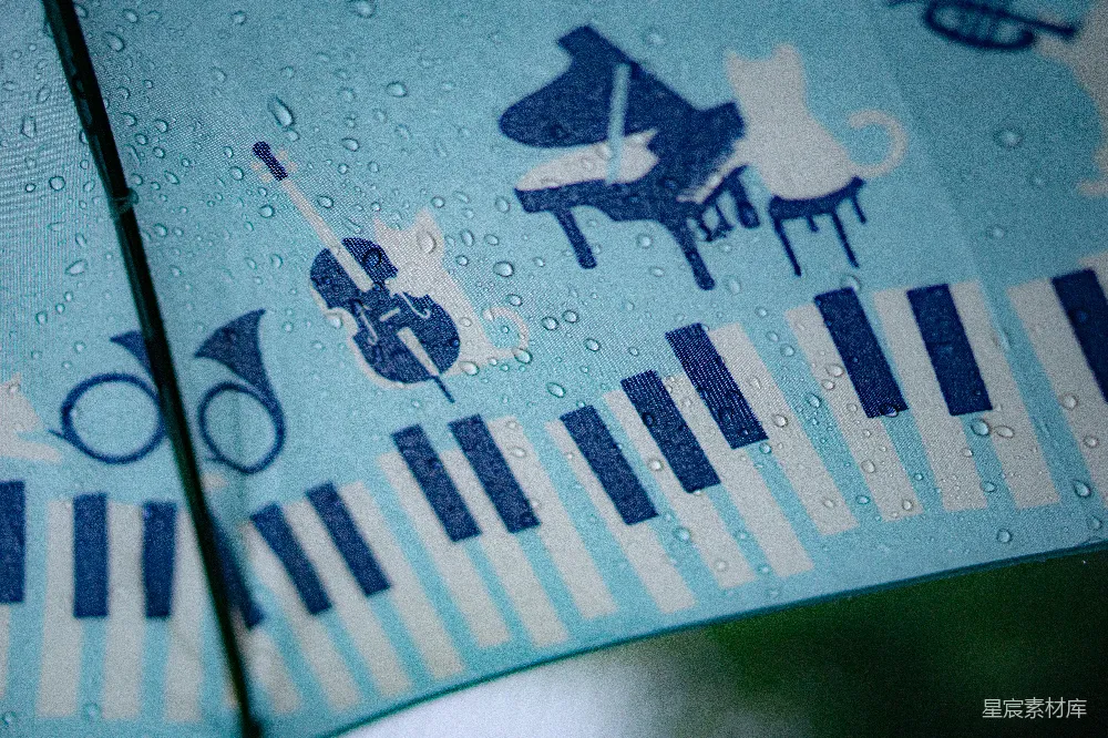 高清摄影 蓝色雨伞