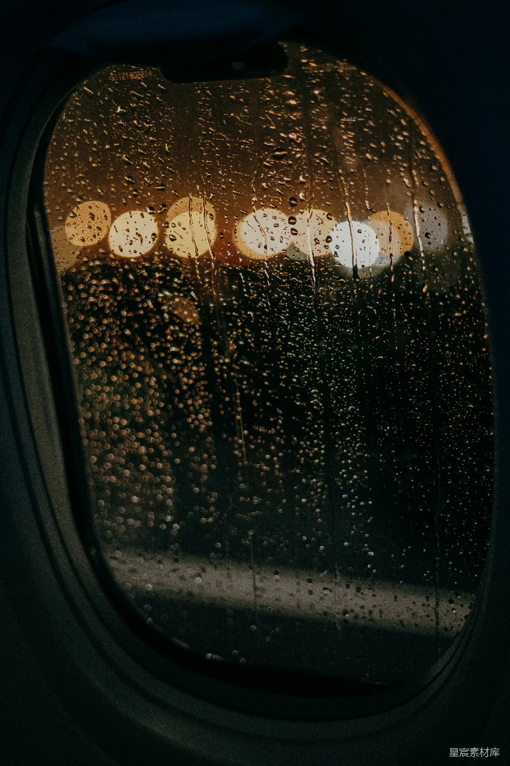 高清摄影 窗户上有雨水