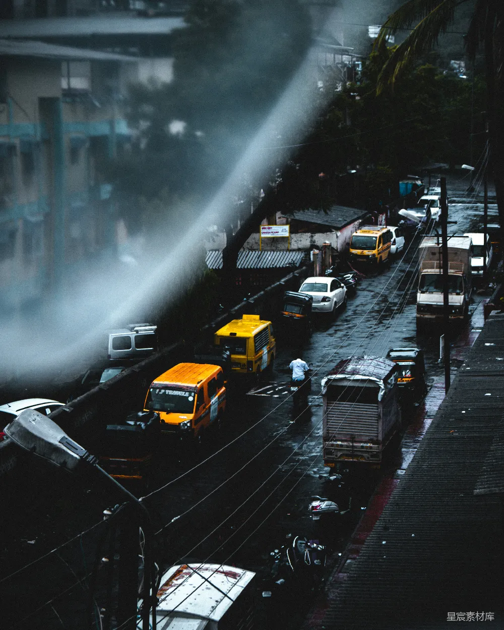 高清摄影 白天路上的黄色出租车 cab。