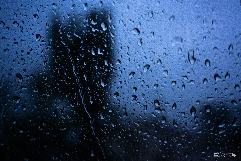 高清摄影 窗外建筑映衬下的雨滴