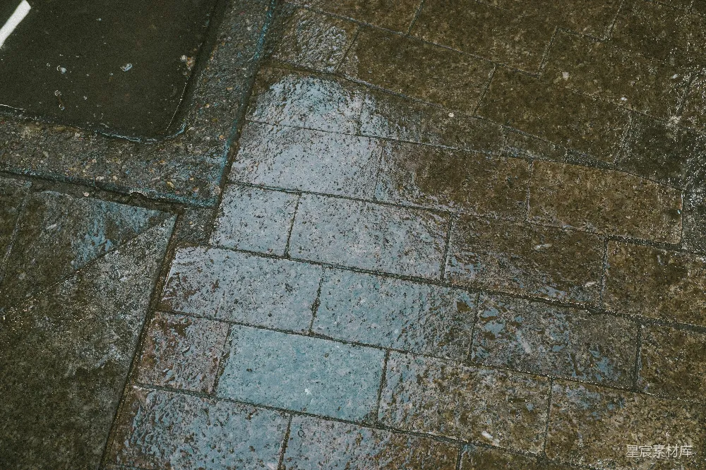 高清摄影 湿的、暗的、长方形的铺地石。