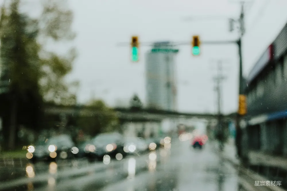 高清摄影 公路旁车辆经过的 bokeh 模糊摄影