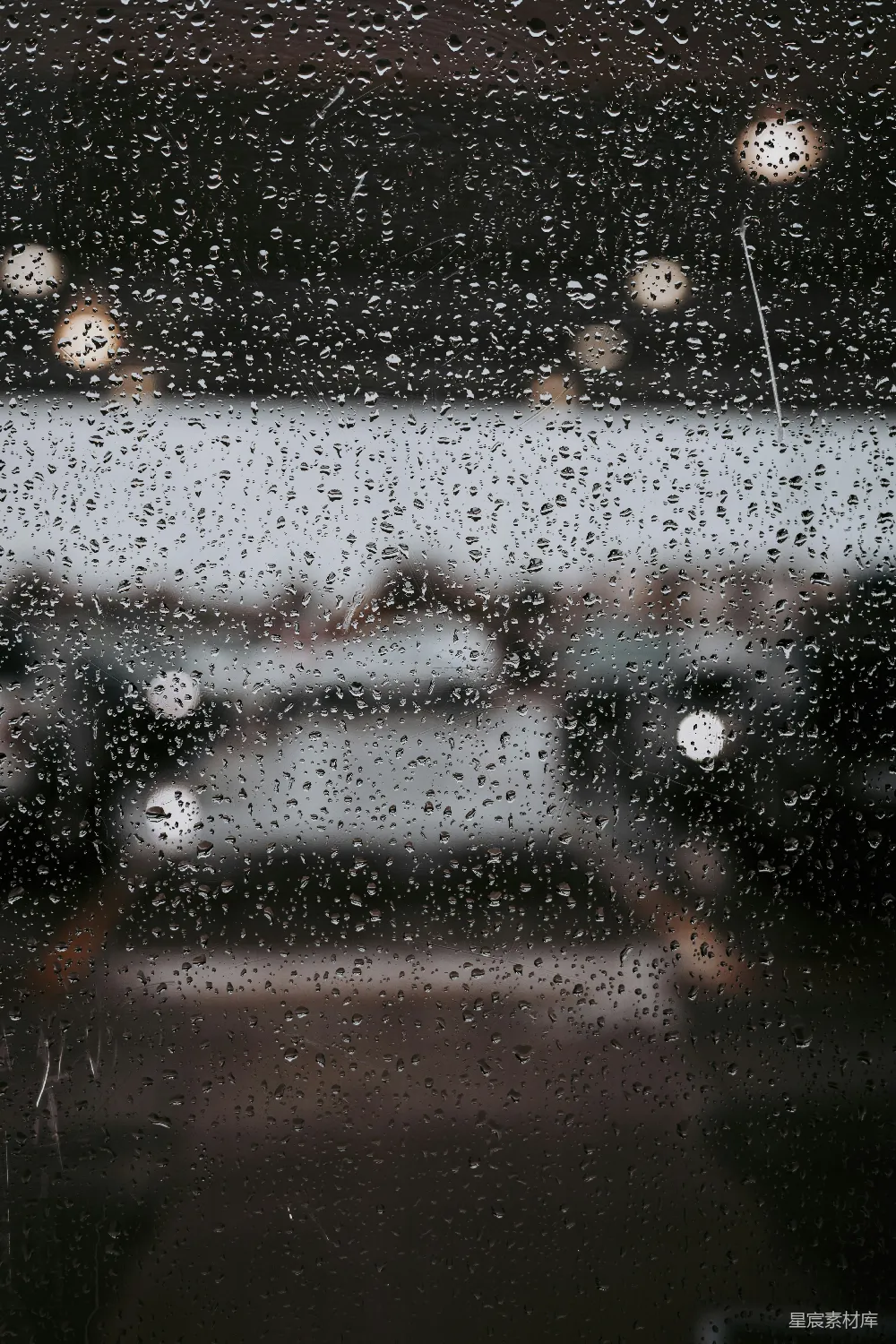 高清摄影 雨滴透过窗户的景象