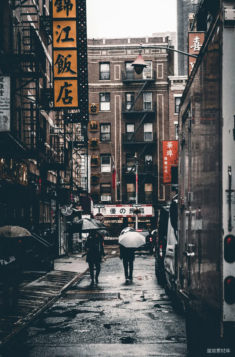 高清摄影 白天行人走在街道上
