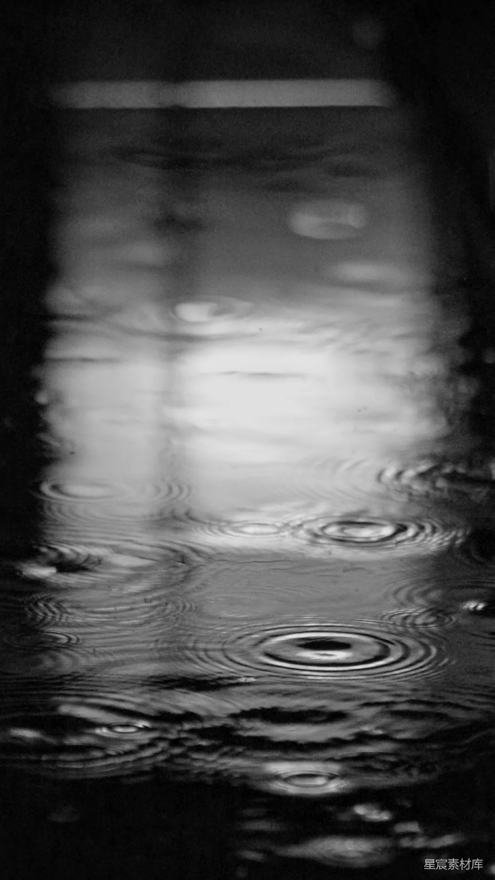 高清摄影 水滴落在水面