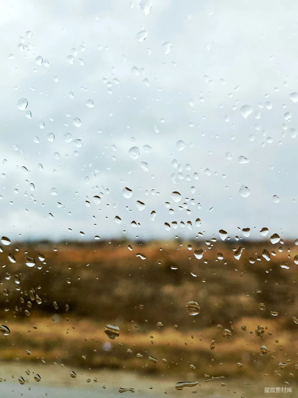 高清摄影 玻璃上的雨滴窗口