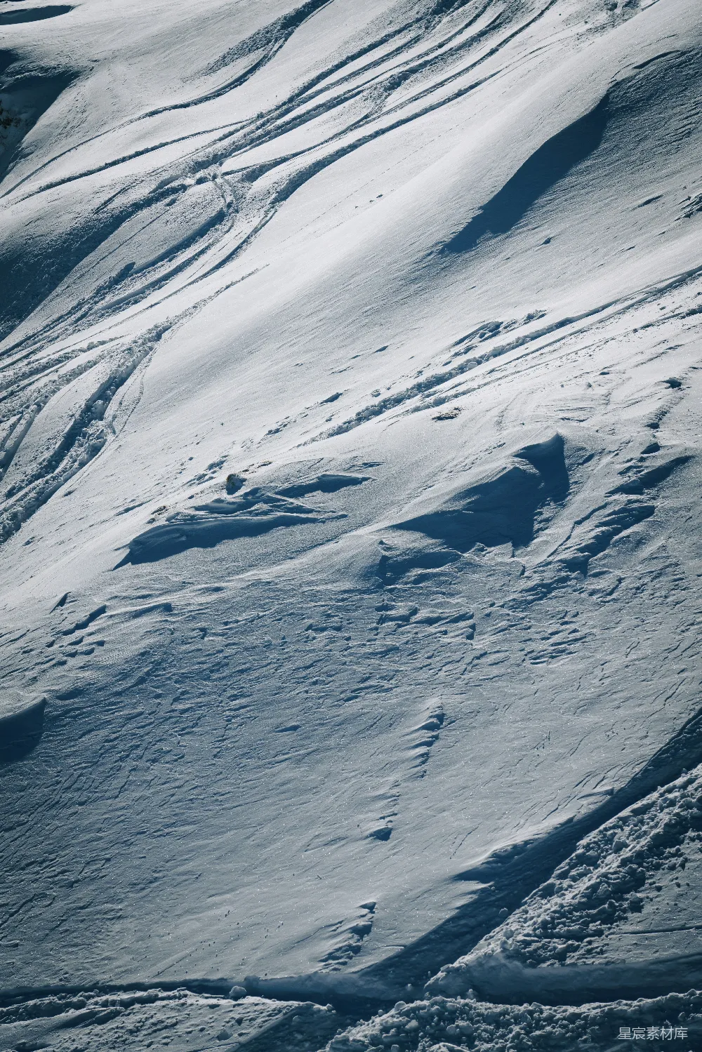 高清摄影 白天覆雪的山峰