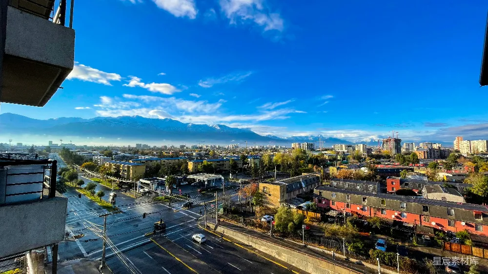 高清摄影 城市背景中的山景
