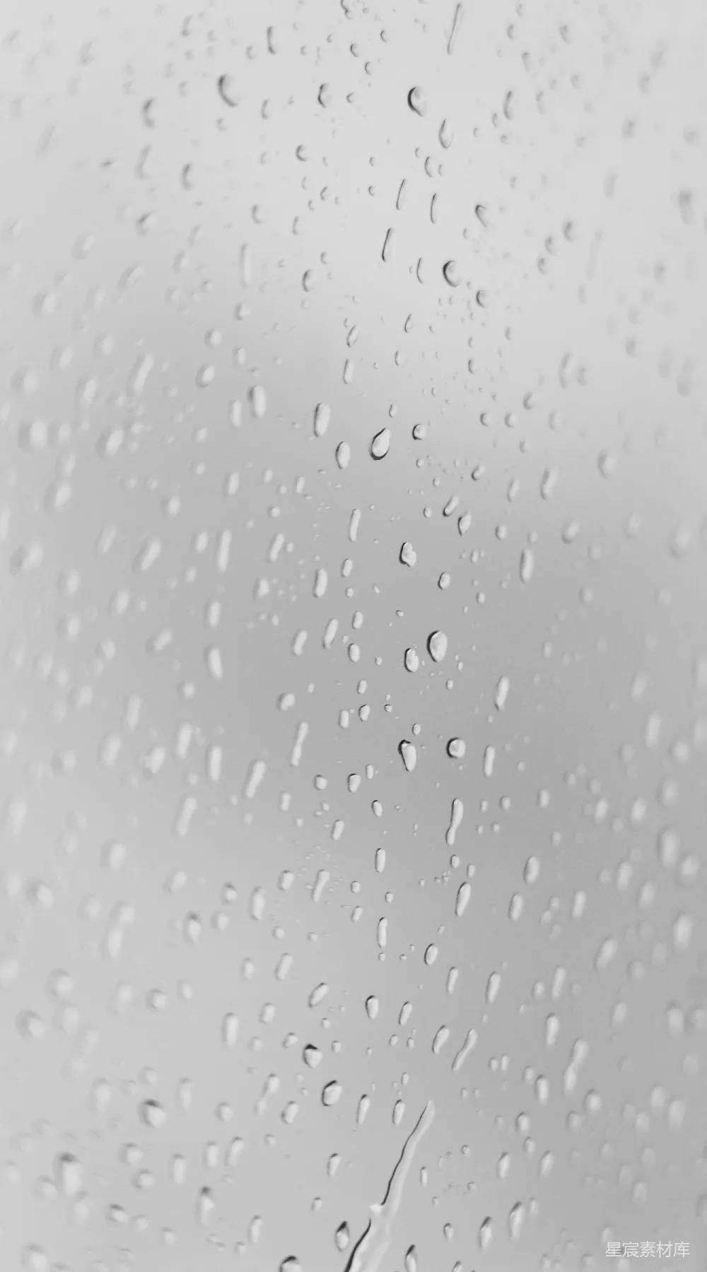 高清摄影 云天里窗户上的雨滴