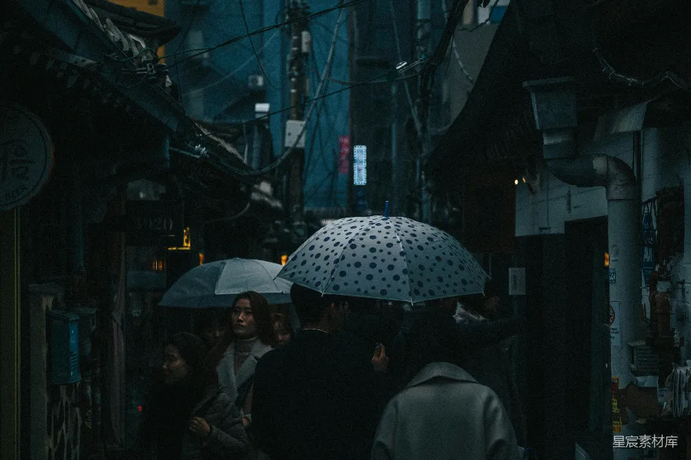 高清摄影 白天人们在街上行走
