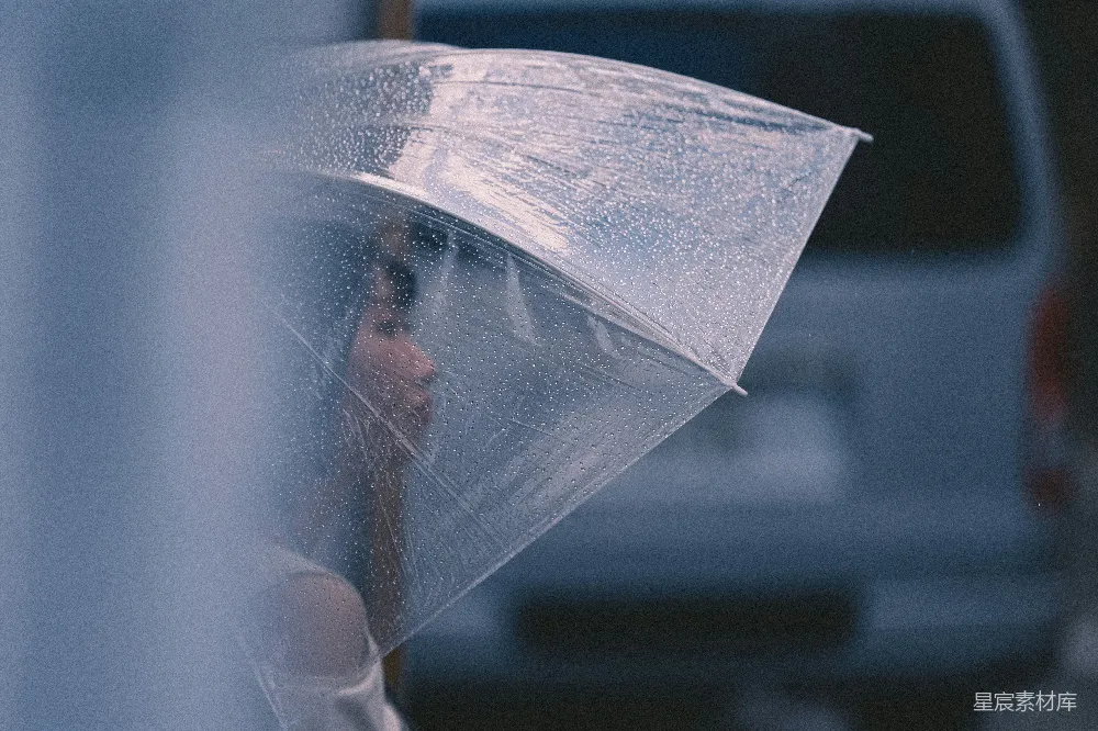 高清摄影 雨中撑伞的女子