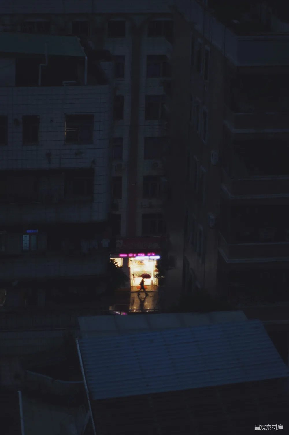 高清摄影 夜晚中的白色混凝土建筑