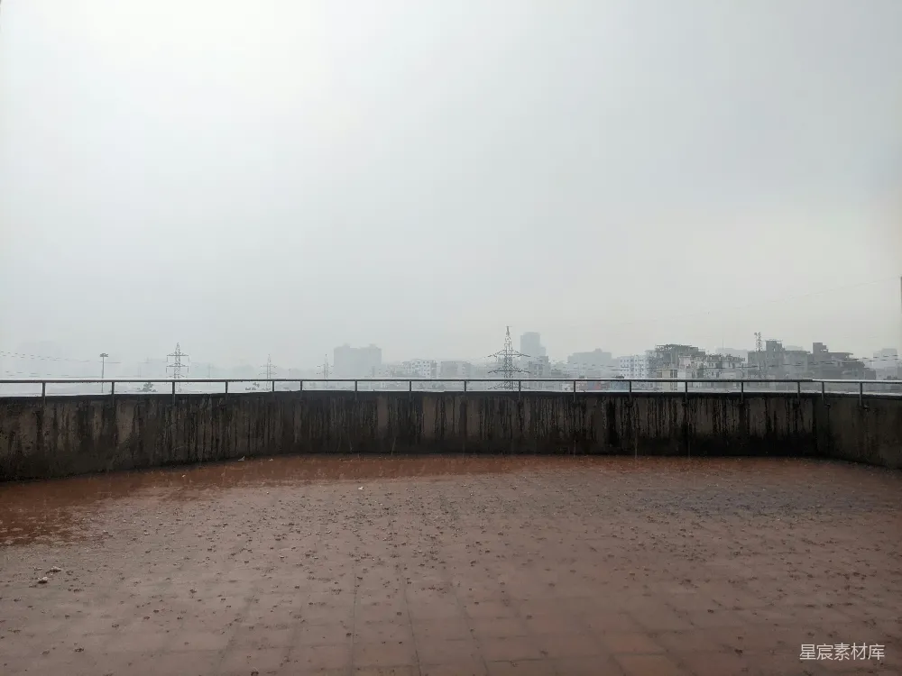 高清摄影 背景中有座城市的砖砌小径