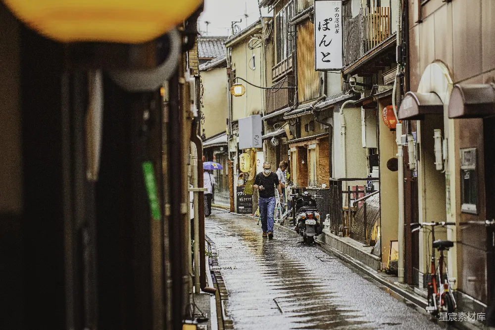 高清摄影 白天行人走在街道上