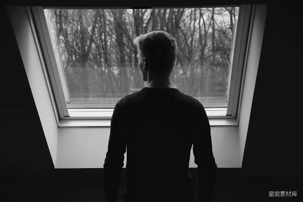 高清摄影 透过窗户的男人轮廓