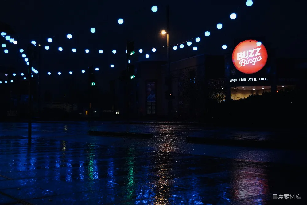 高清摄影 夜晚城市街道上的蓝色灯光