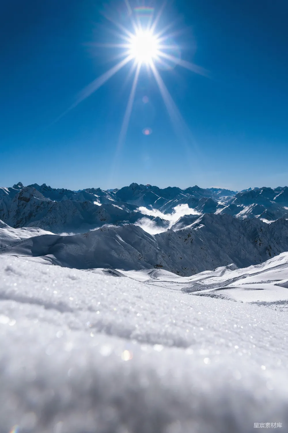 高清摄影 蓝天下的雪峰