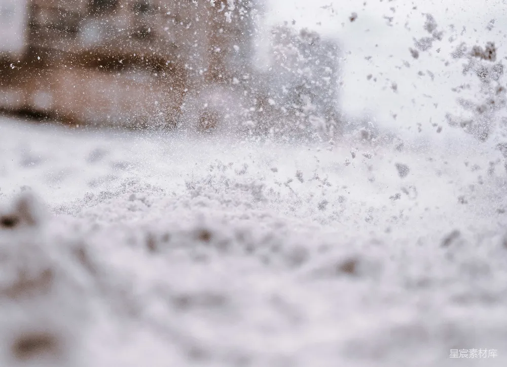 高清摄影 背景中的一个被雪覆盖的街道