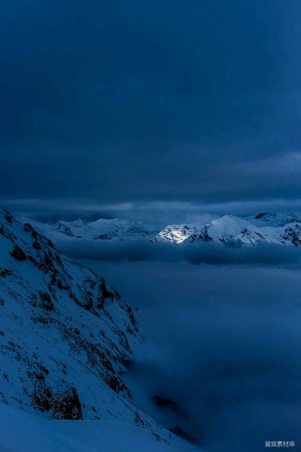 高清摄影 雪山云海覆顶