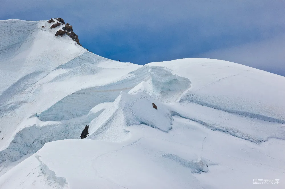 高清摄影 雪覆盖的山峦风景照