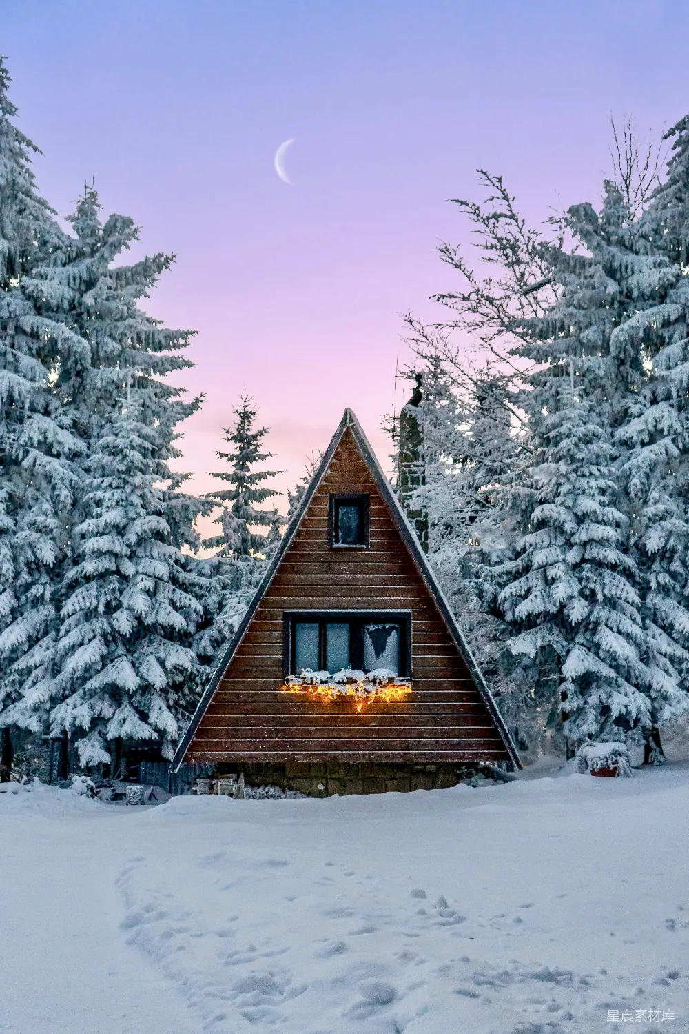 高清摄影 雪林中的一间小木屋