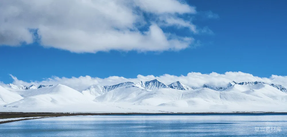 高清摄影 覆盖着白雪的山峦