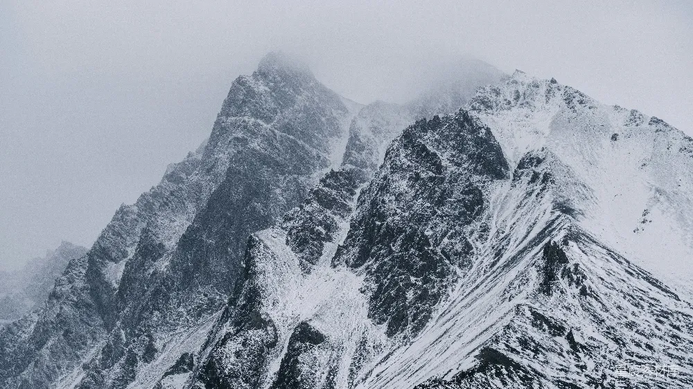 高清摄影 雪山背景下的天空