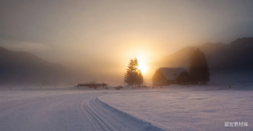 高清摄影 夕阳下的雪覆盖的田野