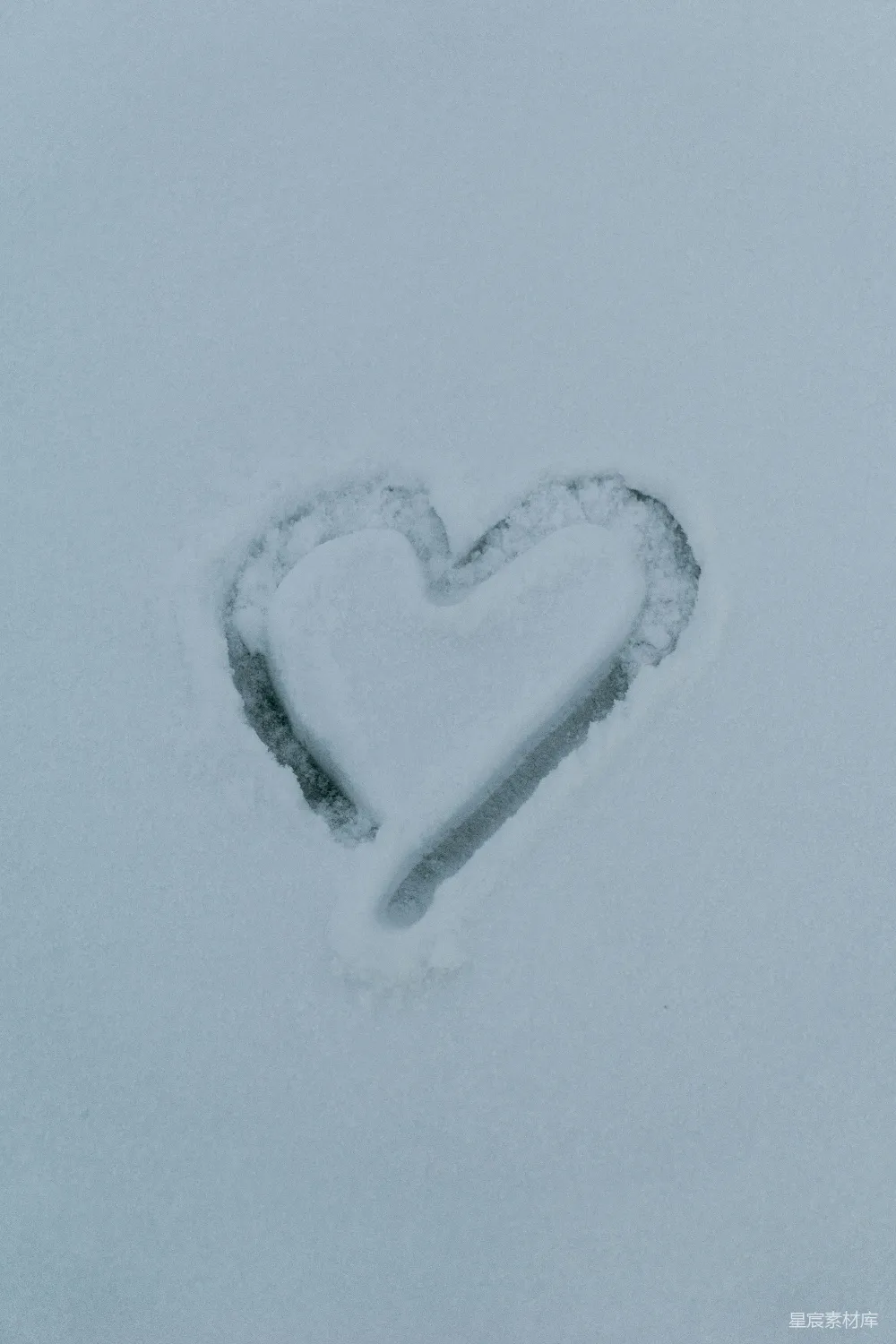 高清摄影 在雪天里心形画在雪地里