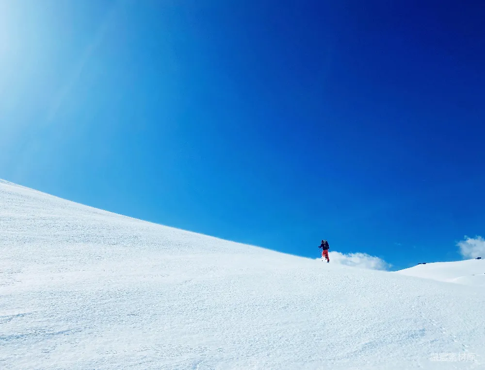 高清摄影 一个人正在滑雪下雪坡