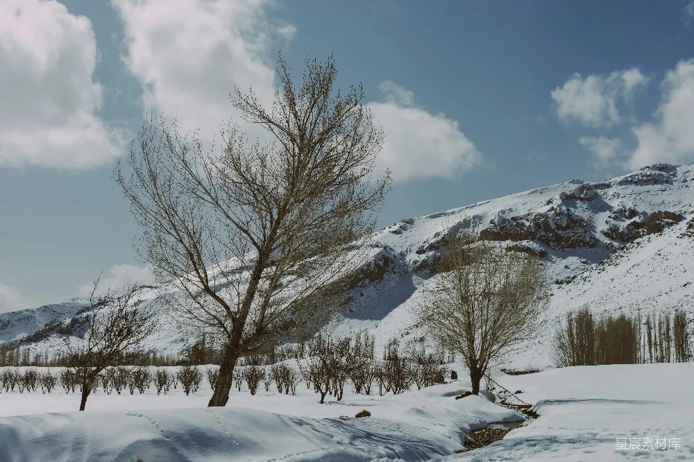 高清摄影 背景为山的雪景
